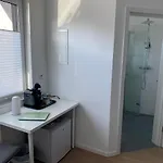 Messezimmer Nahe Der Duesseldorfer Messe Mit Eigenem Eingang Und Gratis Minibar