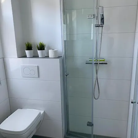 Messezimmer Nahe Der Duesseldorfer Messe Mit Eigenem Eingang Und Gratis Minibar 3* Düsseldorf
