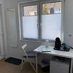 Messezimmer nahe der Düsseldorfer Messe mit eigenem Eingang und gratis Minibar