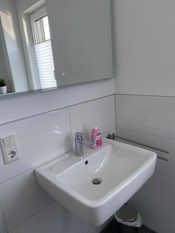 Messezimmer Nahe Der Düsseldorfer Messe Mit Eigenem Eingang Und Gratis Minibar Gasthof Düsseldorf